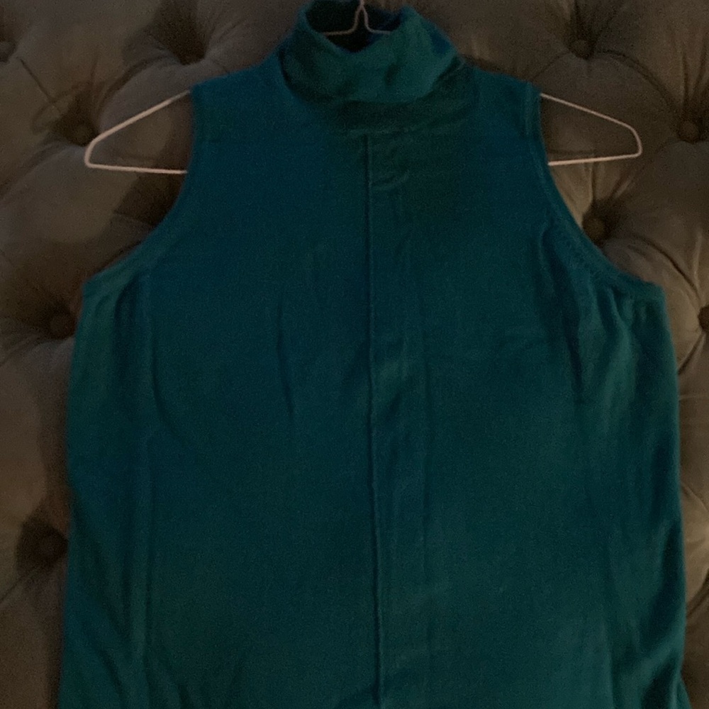 Teal sleeveless turtleneck - Picture 1 of 3